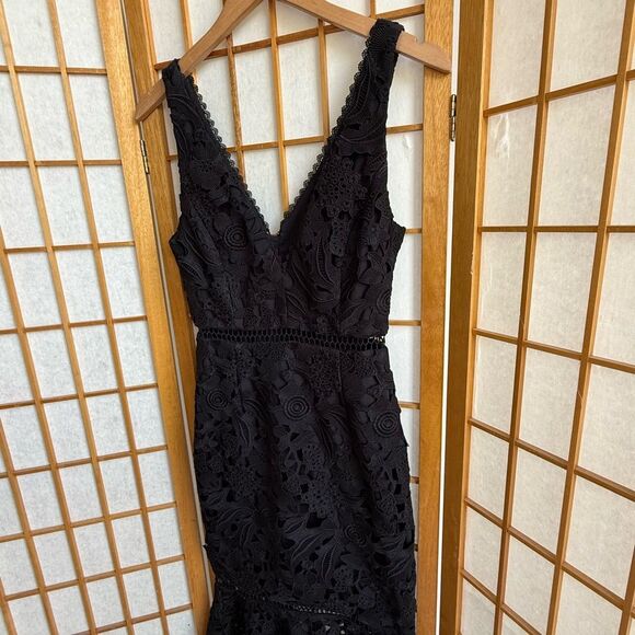 Nicholas Azalia Lace Plunge Dress in Black | Size 4 - Picture 6 of 9